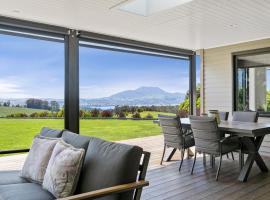 Lake Taupō Luxury Views, hotel v destinaci Taupo