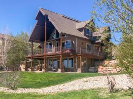 Bear Lake Cabin with Lake Views, vacation home in Fish Haven