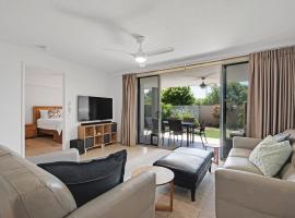 Silver Sea on Sixth Resort, hotelli, jossa on uima-allas kohteessa Maroochydore