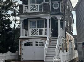 Beautifully Done 3 Bedroom Single Family Home Close To The Bay In Ship Bottom, hotel in Ship Bottom