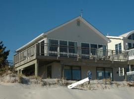 Nice Home In Brant Beach With 4 Bedrooms And Internet, mökki kohteessa Brant Beach