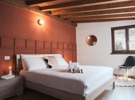 DUPLEX con VISTA e TERRAZZA [6 minuti dal Bernina Express] – hotel w mieście Tirano