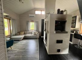 Käpälämäki puhtaan veden äärellä omassa rauhassa, hotel v destinaci Enonkoski