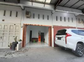 Viesnīca SPOT ON 93782 Hasibuan Homestay Syariah pilsētā Medana