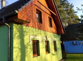 Chaty Koloděje-ubytování u řeky v soukromém areálu-GREEN