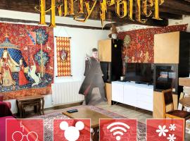 ☆ La Demeure des Maraudeurs ☆ Décoration Harry Potter ☆ Proche Disneyland ☆ Family ☆ Quite ☆ Netflix & Disney+ ☆, hotel en Villiers-sur-Morin