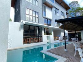 Acacia Garden Inn and Suites、コロンのホテル