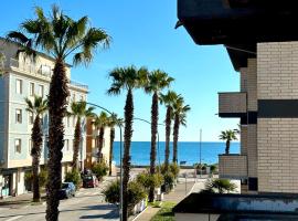 P013 - Porto Recanati, trilocale ristrutturato a 50mt dal mare โรงแรมในปอร์โตเรกานาติ