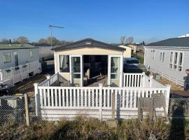 74 Bayside Cove Pevensey Bay Holiday Park、ペバンゼイのホテル