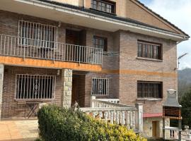 Apartamentos Villa Maria, hotel with parking in Canales