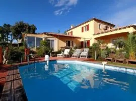 Les deux chênes à Tanneron village