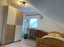 1 WG Zimmer (Apartment) im Dachgeschoss in 70839 Gerlingen, apartment in Gerlingen