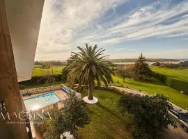 Casa Otañes. En la playa, con piscina privada.