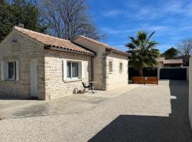 Petite Maison refaite à neuf proche plage, hotel em Mèze