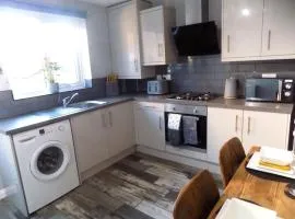 Modern 3 Bed - Lincoln - Parking