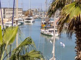 Marina Waterfront Haven by Sea N' Rent, hotel with jacuzzis in Herzelia 