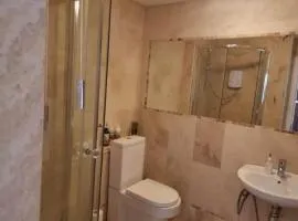 Beautiful Airbnb with Ensuite Rooms