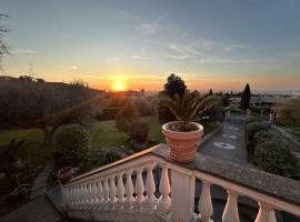 Entire apartment in villa with parking, appartement in Frascati