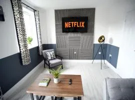 Modern 4 bed - Lincoln - Parking