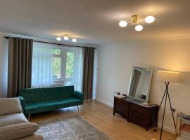 Spacious - 3 double beds - Wi-Fi - Central Northwood - Free Parking – hotel w mieście Northwood