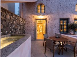 Frescoes Luxury Suites, serviced apartment in Mesariá