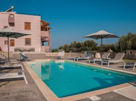 Villa Aris: A Serene Experience, 3BRs, Pool & Bbq, hotel med parkering i Magnisía