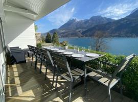 Spacieuse Villa avec vue panoramique sur le lac, une Exclusivite LLA Selections by Location Lac Annecy、ドゥサールのホテル
