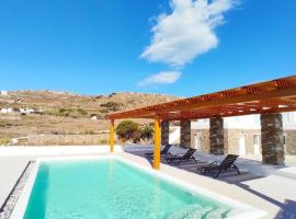 Experience Mykonos Ruby Paradise with Shared Pool, ξενοδοχείο σε Plintri