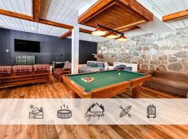 Chalet de l'Auberge: Lac avec Plage, SPA & Billard, hotel i Saint-Donat-de-Montcalm