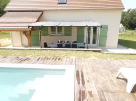Villa de 4 chambres avec piscine privee jardin clos et wifi a Payrignac, hotel en Payrignac