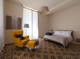 Home with private Garden and Parking - Baragiola4, hotel u gradu 'Cernobbio'