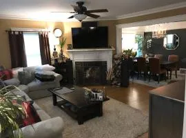 Beautiful Luxury Suite A & B of Shorewood Home