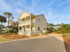 Peaceful Carrabelle Home with Pool and Beach Access!, hotel with parking in Big Blackjack Landing