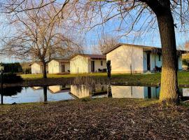 Tündér Farm, hotel in Zirc