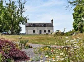 A beautiful country cottage with estuary views and enclosed garden