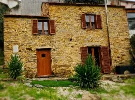 PampiHouse, casa de xisto junto ao rio