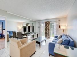 West Palm Beach Condo about 8 Mi to Beach and Downtown!, hotel in Greenacres City