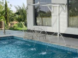 منتجع سرايا ديور, hotel di At Turbīyah