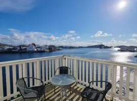 Apartment with fantastic seaview in Henningsvær.