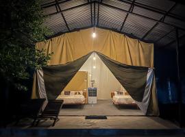 Glampin By Tharu Garden, luxury tent in Sauraha