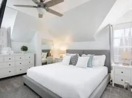 3 Bedroom 2 Bath House with Parking - 10 Guests