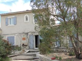 Mas de Torine, Bed & Breakfast in Saint-Saturnin-dʼApt