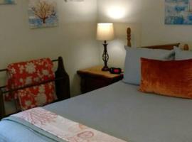 Blue View ,Pool Front, 2 Bedroom, Hotel in Effingham