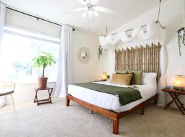 Bali Bliss Updated & Well-Appointed Condo, cheap hotel in Gainesville