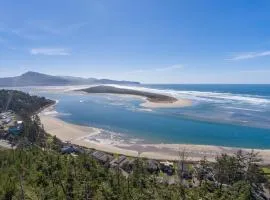 Shoreline Solace: Ocean View Townhouse Tillamook