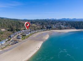 Shoreline Solace: Ocean View Townhouse Tillamook, hotelli kohteessa Tillamook