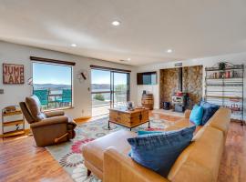 Idyllic Kelseyville Home with 2 Decks and Views!, villa em Kelseyville