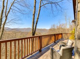 Spacious Maggie Valley Cabin with Waterfall On-Site!, villa em Maggie Valley