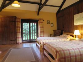 Combe Lancey Farmhouse B&B, bed and breakfast en Crediton