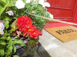 The Cosy Farm Cottage, Donegal, hotel a Inver